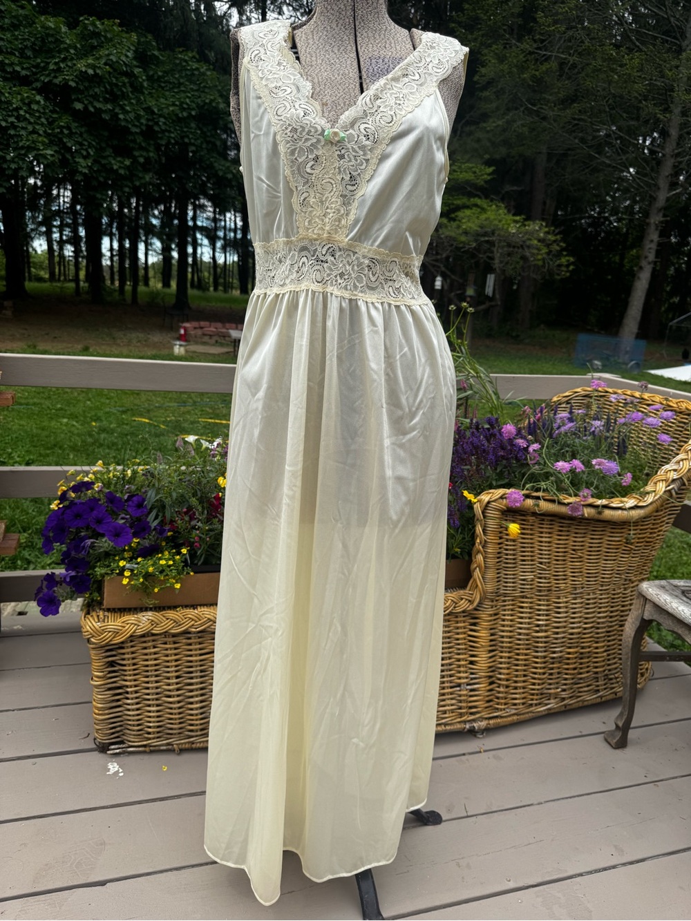 Vintage 60s Lace Trim Maxi nightgown - Velrose pale yellow lace - Olga like